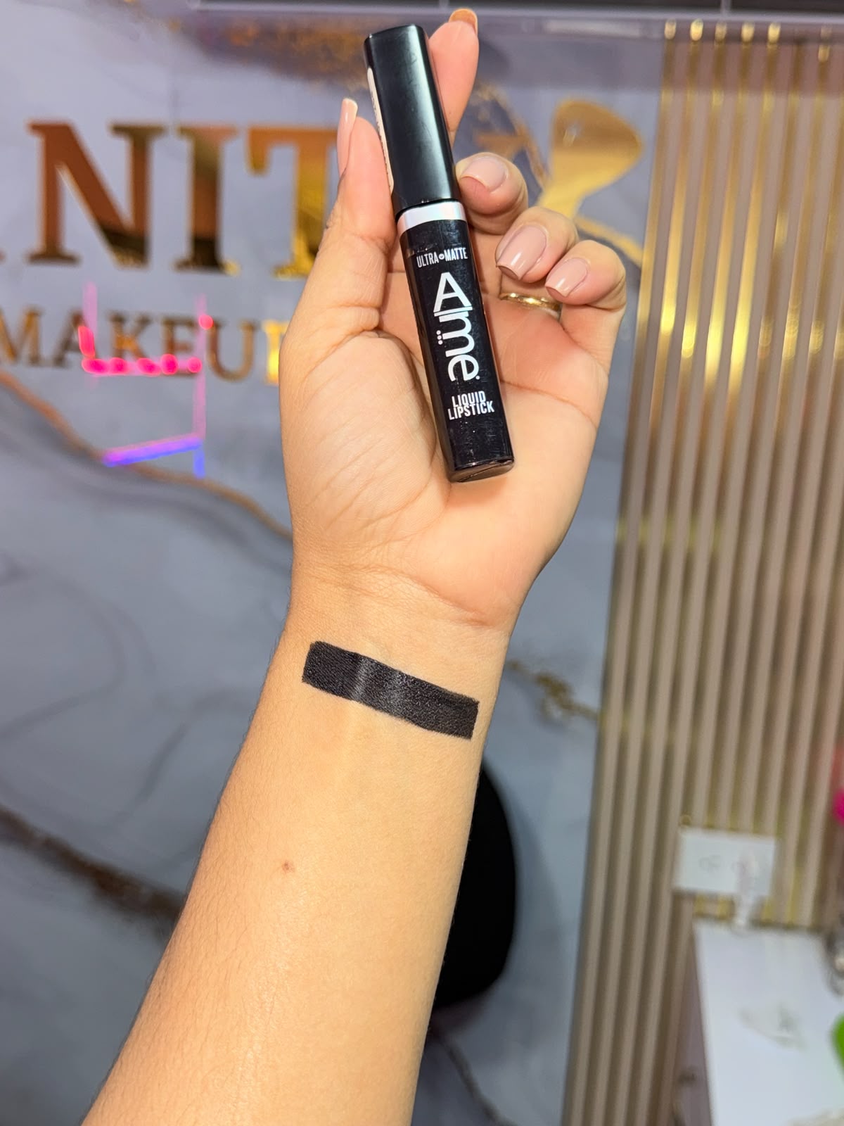 LABIAL LIQUIDO NEGRO AME