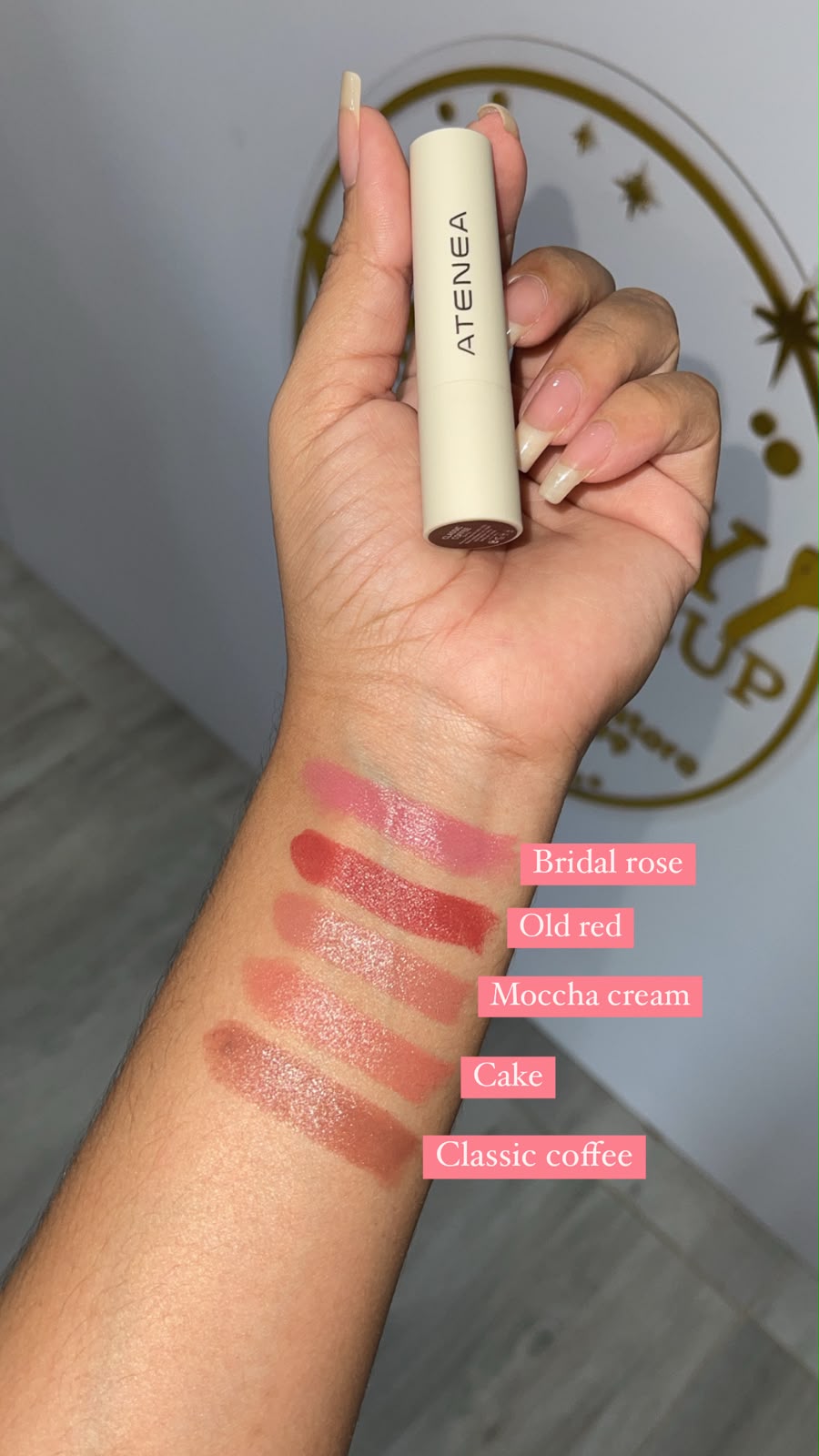 LABIAL VELVET EN BARRA ATENEA